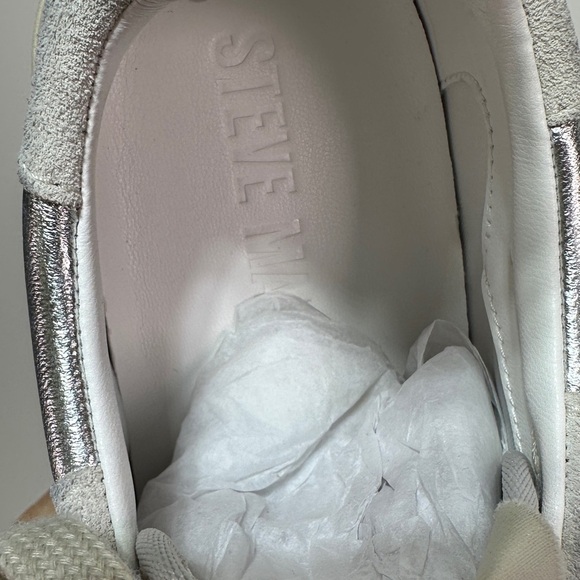 Steve Madden | Off-White Leather Low Top Everlie Sneakers - Picture 2 of 8